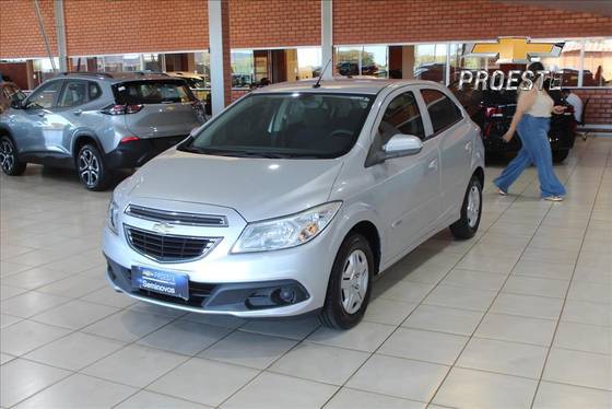 CHEVROLET ONIX 1.0 MPFI LT 8V FLEX 4P MANUAL CHEVROLET ONIX 1.0 MPFI LT 8V FLEX 4P MANUAL